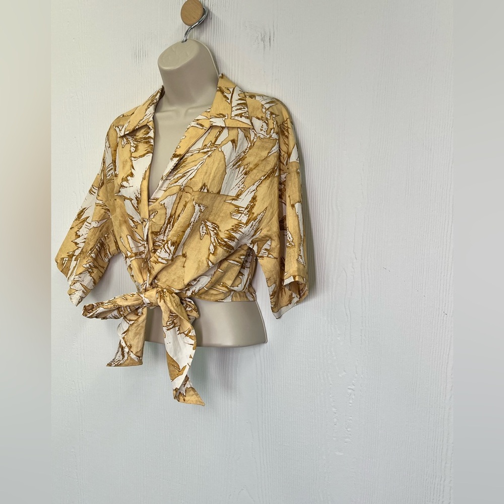H&M - Cream And Beige Floral Short Sleeve Tie Front Tropical Blouse Size Small - Picture 5 of 9
